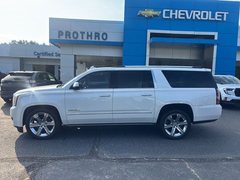 Used 2019 GMC Yukon XL Denali w/ Denali Ultimate Package AWD/4WD image 1