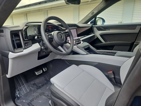 New 2026 Porsche Cayenne Turbo AWD/4WD image 4