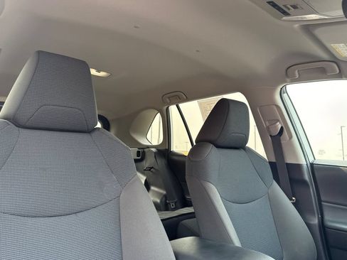 Used 2022 Toyota RAV4 LE AWD/4WD image 17