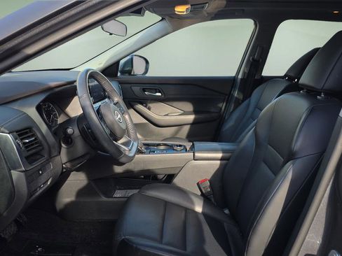 Used 2023 Nissan Rogue SV w/ SV Premium B Package image 10