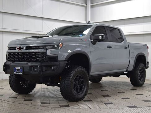 Used 2024 Chevrolet Silverado 1500 ZR2 w/ ZR2 Bison Edition AWD/4WD image 3