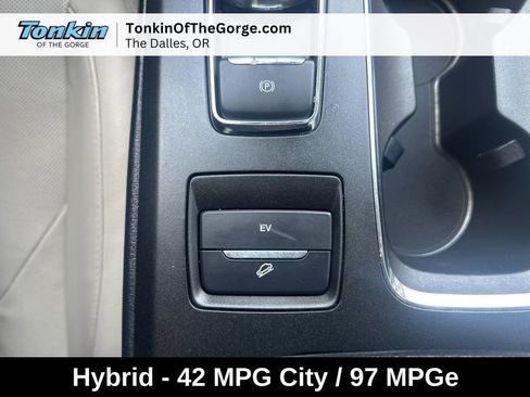 Used 2017 Ford Fusion Energi Titanium FWD image 13