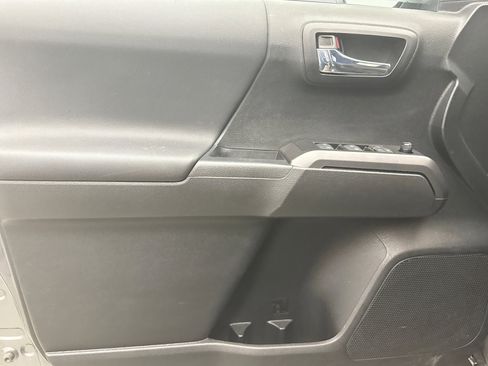 Used 2023 Toyota Tacoma TRD Sport image 9