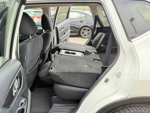 Used 2018 Nissan Rogue SV AWD/4WD image 37