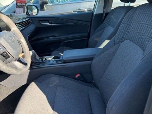 Used 2025 Toyota Camry LE image 3