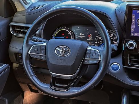 Certified 2021 Toyota Highlander Platinum image 31