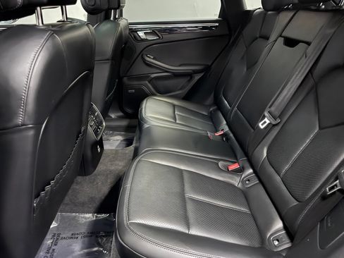 Used 2024 Porsche Macan AWD/4WD image 40