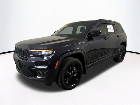 Used 2024 Jeep Grand Cherokee Limited w/ Black Appearance Package RWD image 9