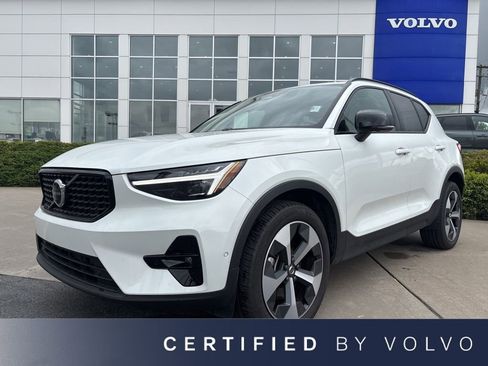 Certified 2026 Volvo XC40 B5 Plus AWD/4WD image 1