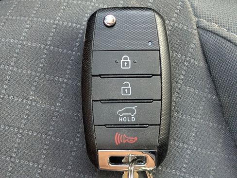 Used 2017 Kia Sorento LX AWD/4WD image 29