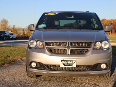Used 2019 Dodge Grand Caravan GT image 3