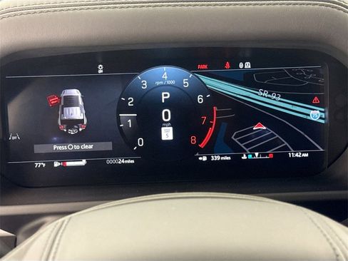 Used 2025 Land Rover Defender 110 image 12