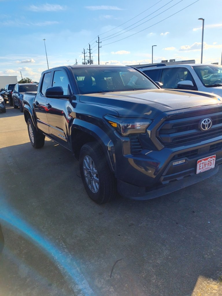 Used 2025 Toyota Tacoma SR5 AWD/4WD image 2