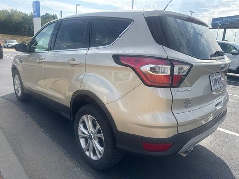 Used 2017 Ford Escape SE FWD image 5