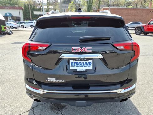 Used 2020 GMC Terrain Denali w/ Denali Premium Package FWD image 4