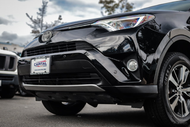 Used 2017 Toyota RAV4 XLE AWD/4WD image 12