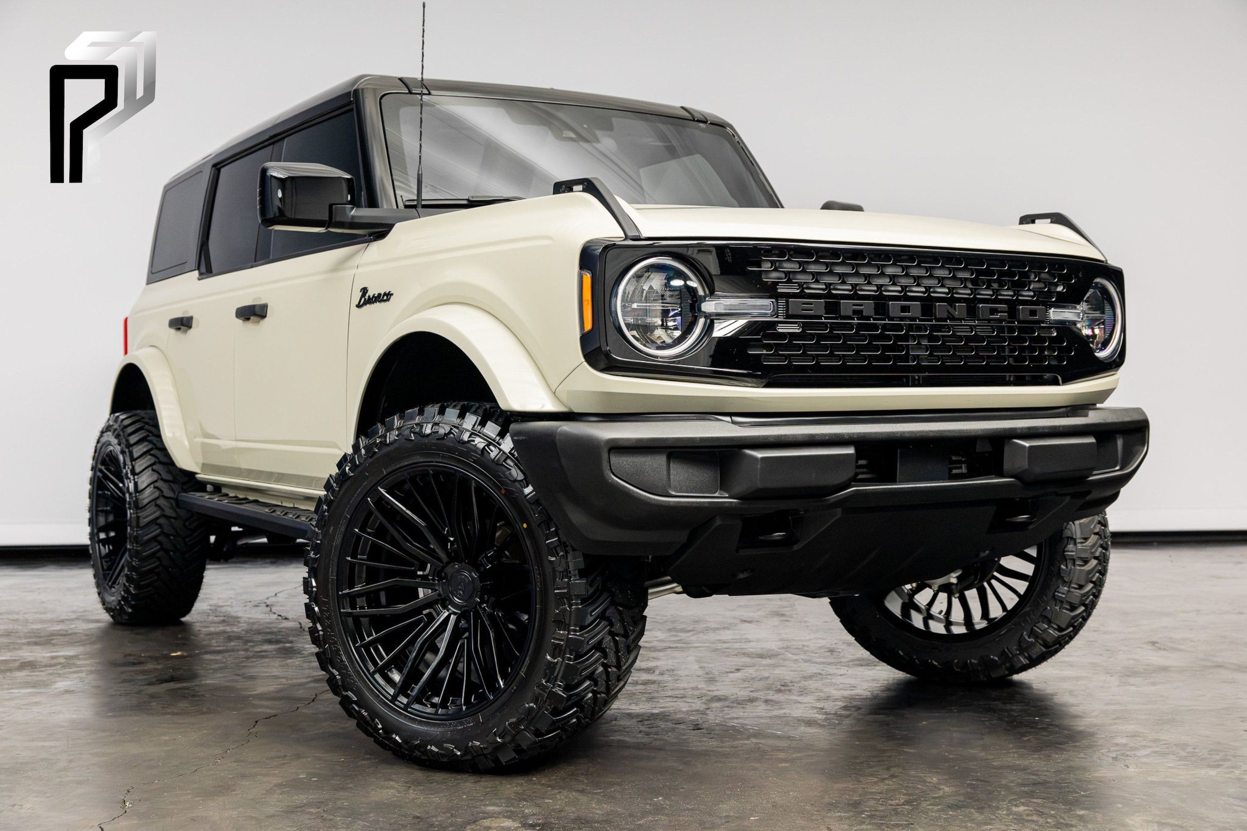 Used 2025 Ford Bronco Outer Banks AWD/4WD image 1