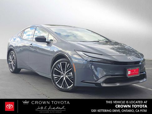 Used 2025 Toyota Prius XLE image 1