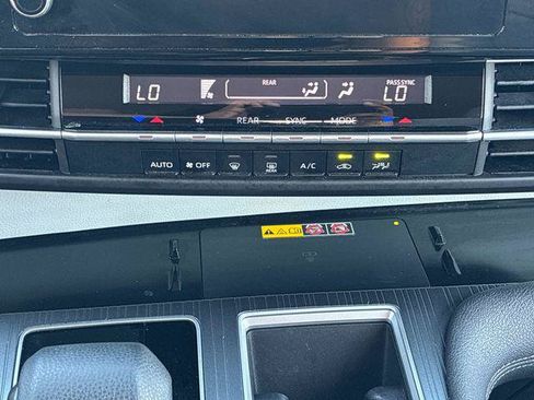 Certified 2025 Toyota Sienna LE FWD image 23