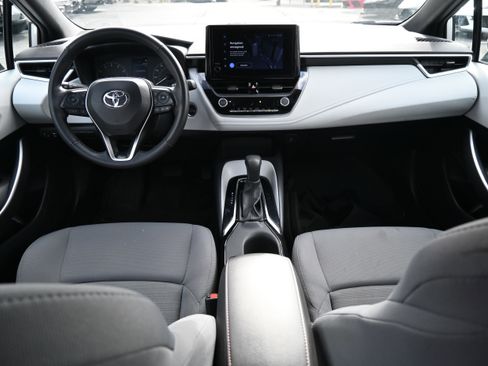 Used 2024 Toyota Corolla SE image 3