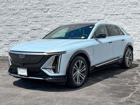 Certified 2024 Cadillac Lyriq Luxury AWD/4WD image 3