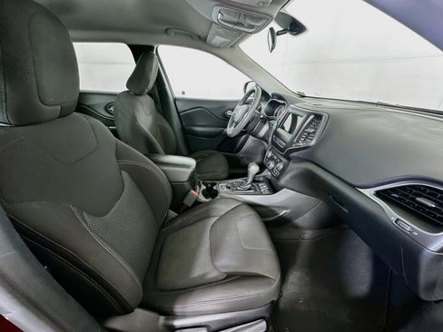 Used 2019 Jeep Cherokee Latitude w/ Popular Appearance Group FWD image 29