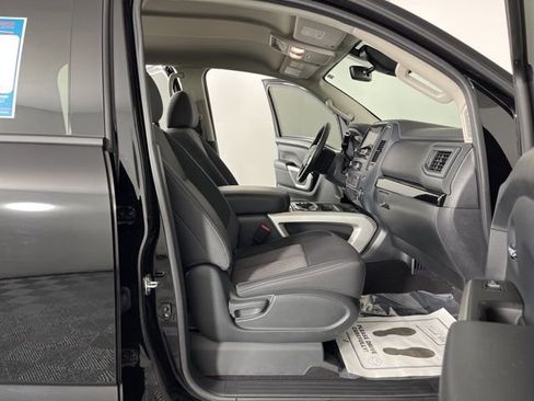 Used 2024 Nissan Titan SV w/ SV Convenience Package image 42