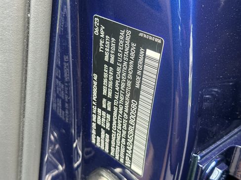 Certified 2024 Porsche Macan AWD/4WD image 33