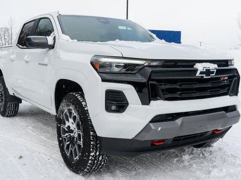 Used 2025 Chevrolet Colorado Z71 AWD/4WD image 4