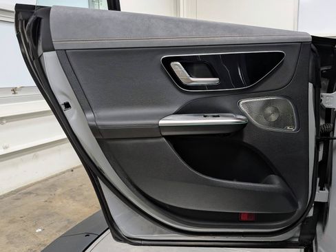 Used 2023 Mercedes-Benz EQE 500 4MATIC Sedan image 19