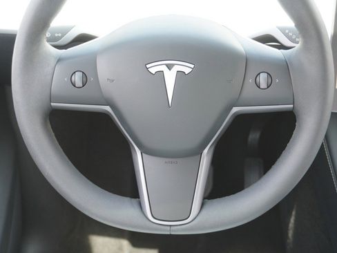 Used 2025 Tesla Model Y Long Range image 24