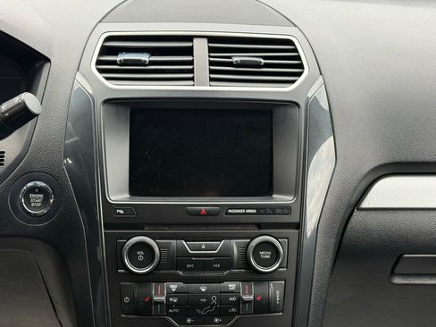 Used 2017 Ford Explorer XLT w/ Equipment Group 202A image 18