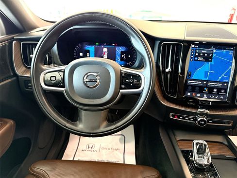 Used 2022 Volvo XC60 B6 Inscription w/ Advanced Package image 11
