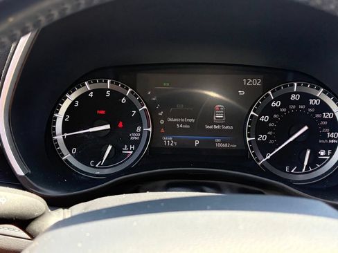 Used 2021 Toyota Highlander XLE FWD image 12