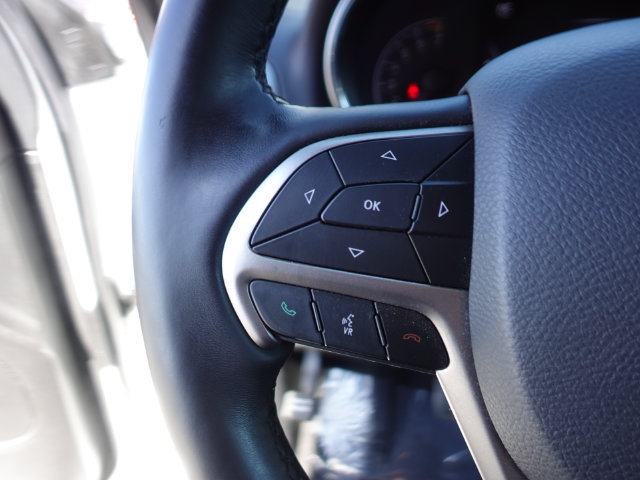 Used 2019 Jeep Grand Cherokee Altitude AWD/4WD image 13