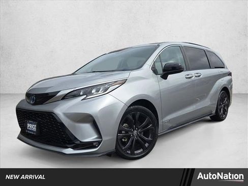 Used 2021 Toyota Sienna XSE image 1