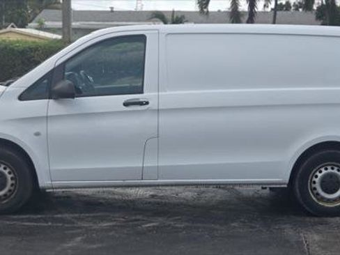Used 2021 Mercedes-Benz Metris image 3