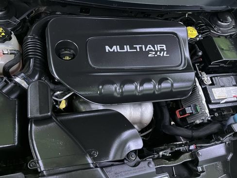 Used 2018 Jeep Cherokee Latitude Plus w/ Cold Weather Group FWD image 30