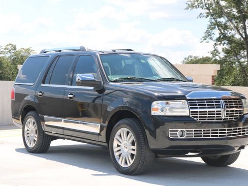 Used 2014 Lincoln Navigator 2WD image 32