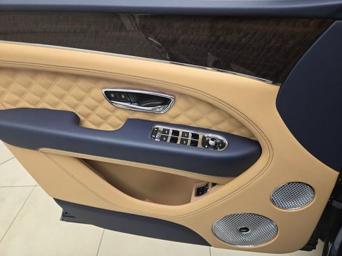 Certified 2023 Bentley Bentayga AWD/4WD image 29