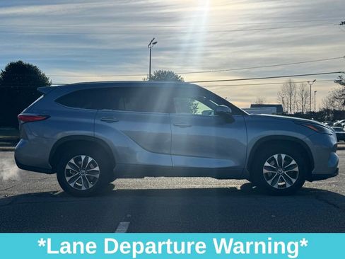 Used 2021 Toyota Highlander XLE image 10
