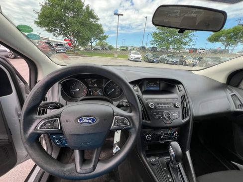 Used 2018 Ford Focus SE FWD image 34