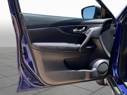 Used 2019 Nissan Rogue SV FWD image 24