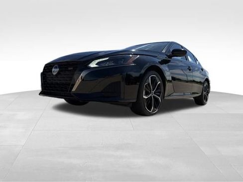 Used 2025 Nissan Altima 2.5 SR AWD/4WD image 5