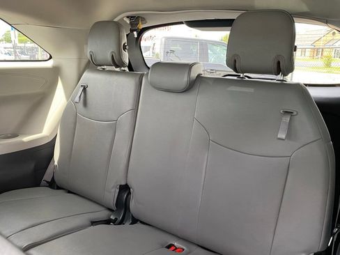 Used 2023 Toyota Sienna XLE FWD image 17