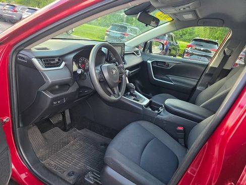 Used 2021 Toyota RAV4 LE AWD/4WD image 14