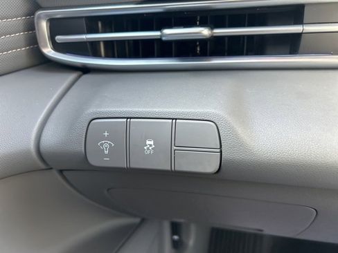 Used 2025 Hyundai Elantra SEL image 16