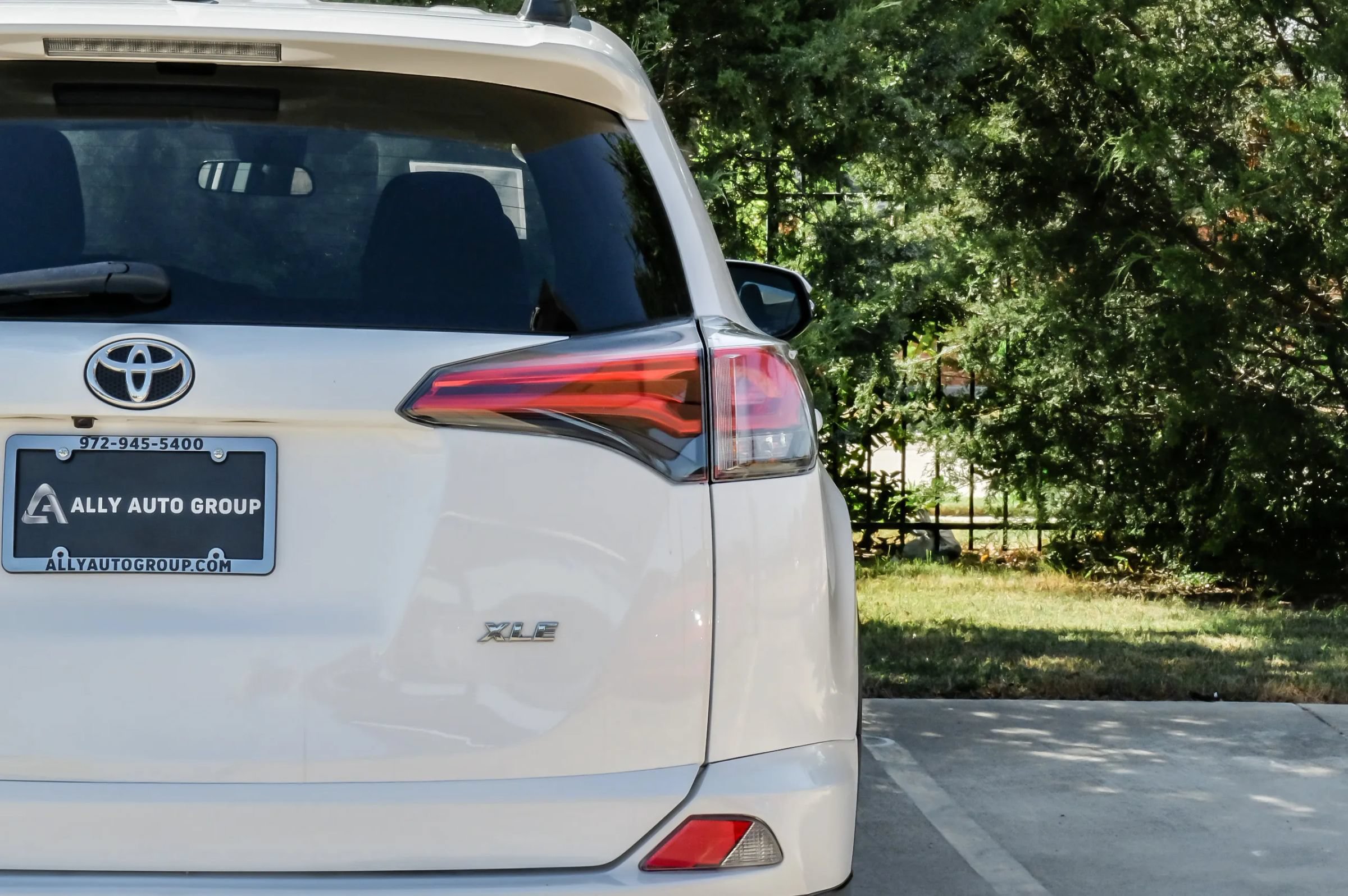 Used 2018 Toyota RAV4 XLE w/ Plus Extra Value Package FWD image 47