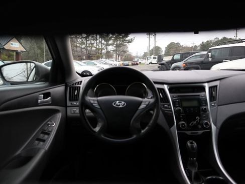 Used 2012 Hyundai Sonata GLS image 16