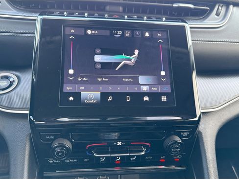 Used 2024 Jeep Grand Cherokee Laredo image 32